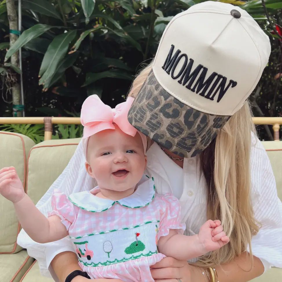Mommin&#39; - Black Vintage Trucker Hat