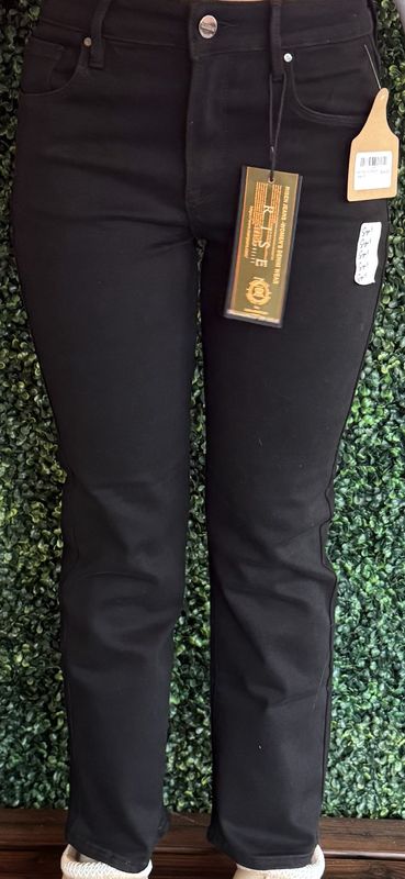 Mid Rise Crop Straight Jeans