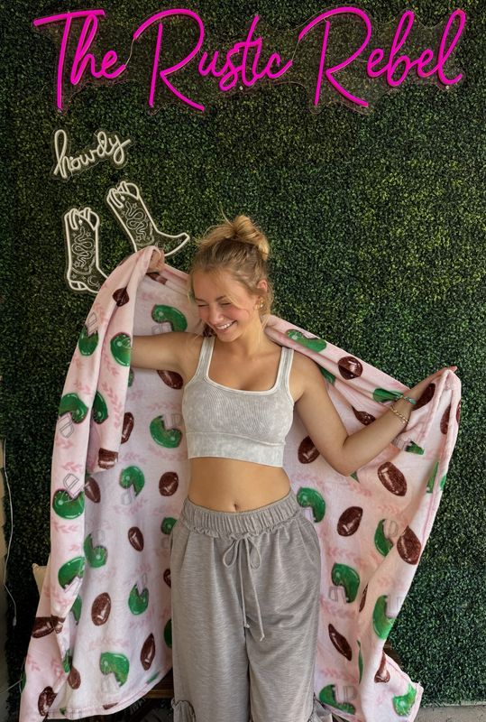 Tailgate Queen Throw Pink/Green/Brown 50x60