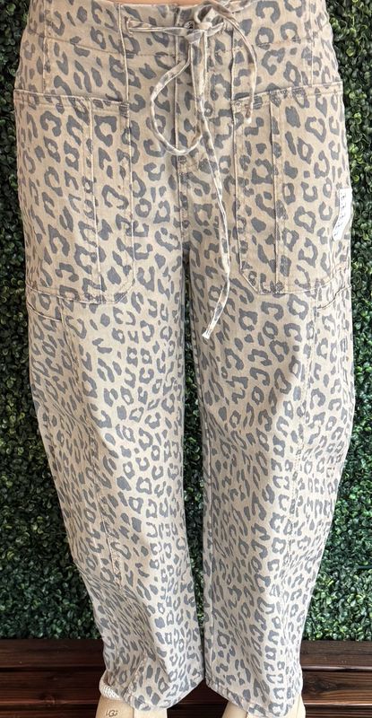 Leopard Printed Drawstring Waist Pocketed Wide Leg Jeans