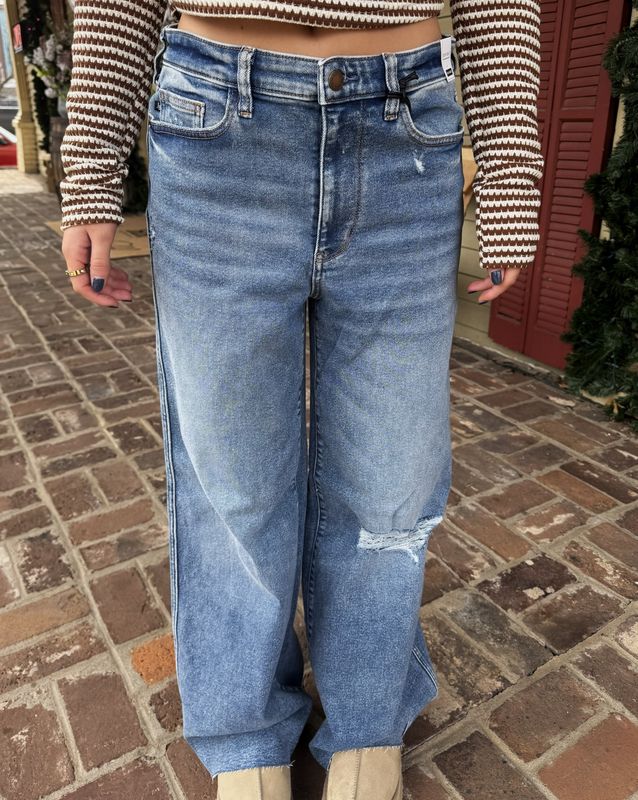 Hw Stone Wash Retro Wide Fit W Skewed Inseam