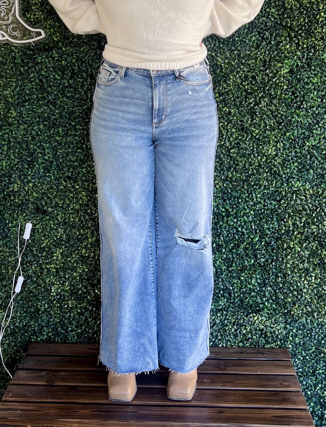 Vintage Wash Wide Leg With Destroy, Size: 7(28)