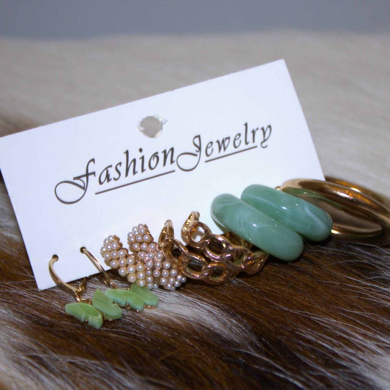 Pearl and Alloy Earring