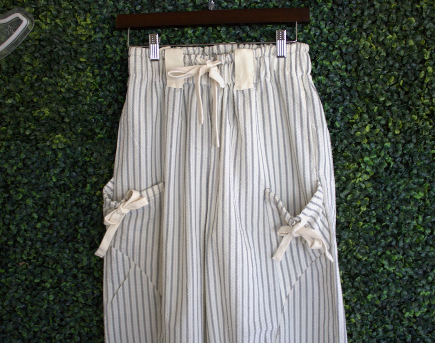 Bow Detail Stripe Textured Woven Pants, Color: White/Denim, Size: Small