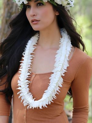WHITE ORCHID BUTTERFLY LEI