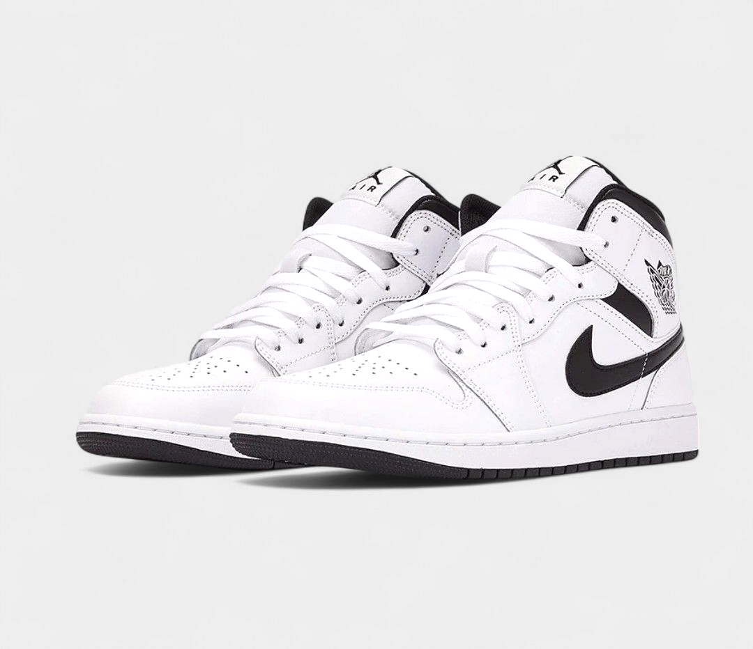 NIKE AIR JORDAN 1 RETRO