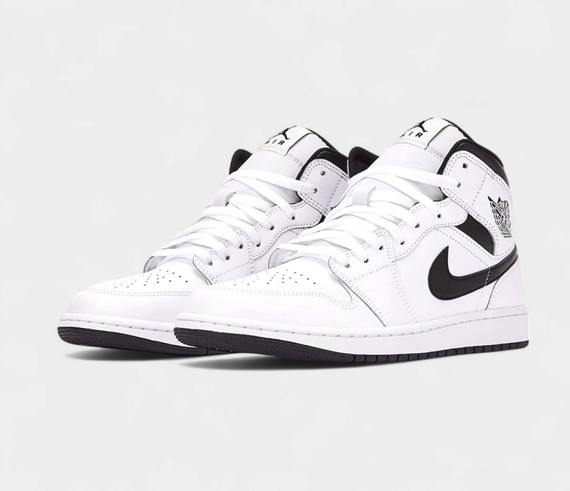 NIKE AIR JORDAN 1 RETRO
