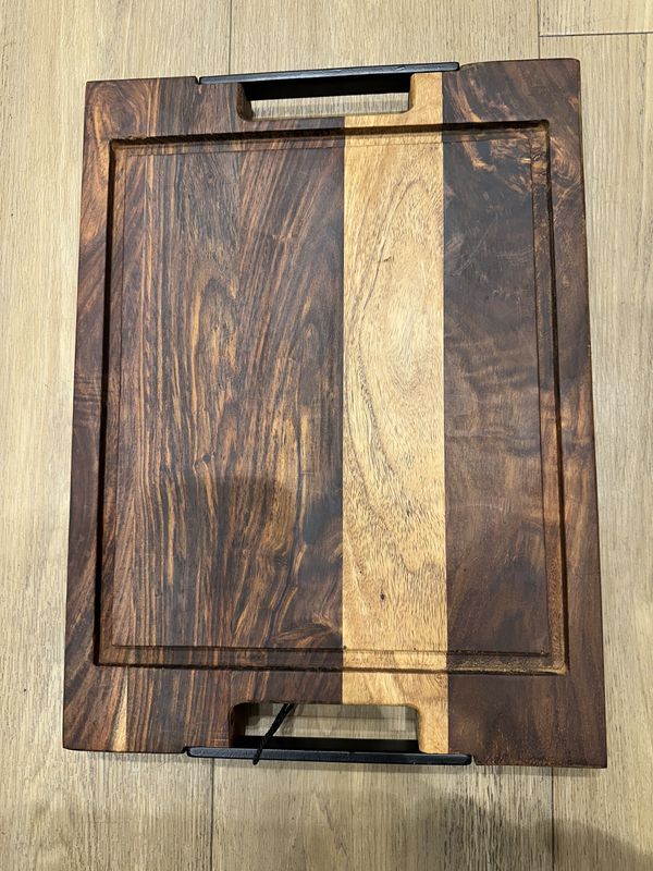 Pure rose wood steakplank sapgoot en handvatten 40x30cm Pure rose wood steakplank sapgoot en handvatten 40x30cm