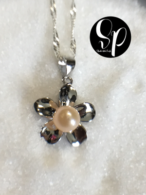 Flower Solitaire Pendant