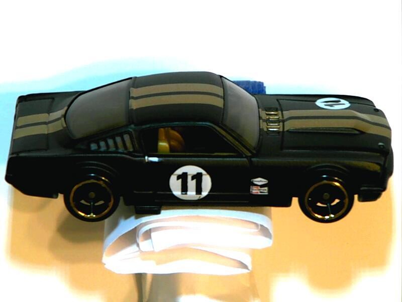 HW-65 Mustang Fastback-Black/Gold