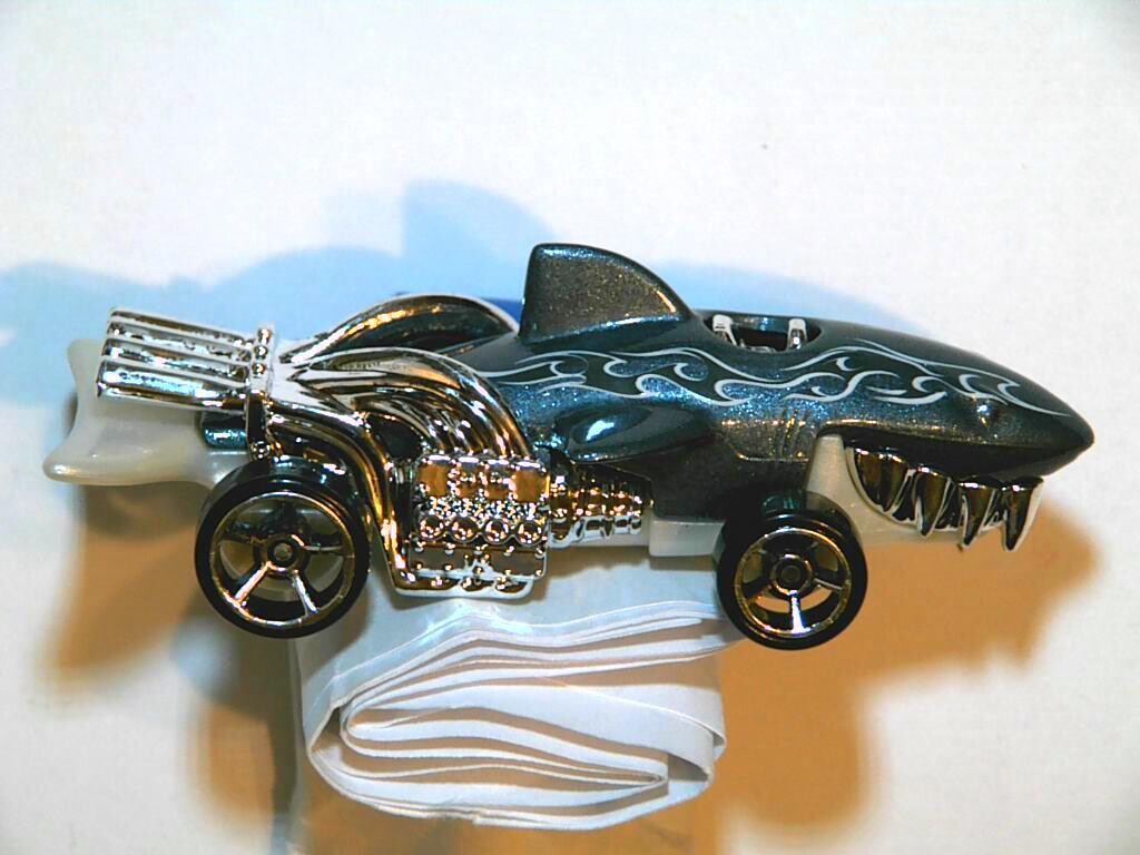 HW-Sharkcruiser-Blue