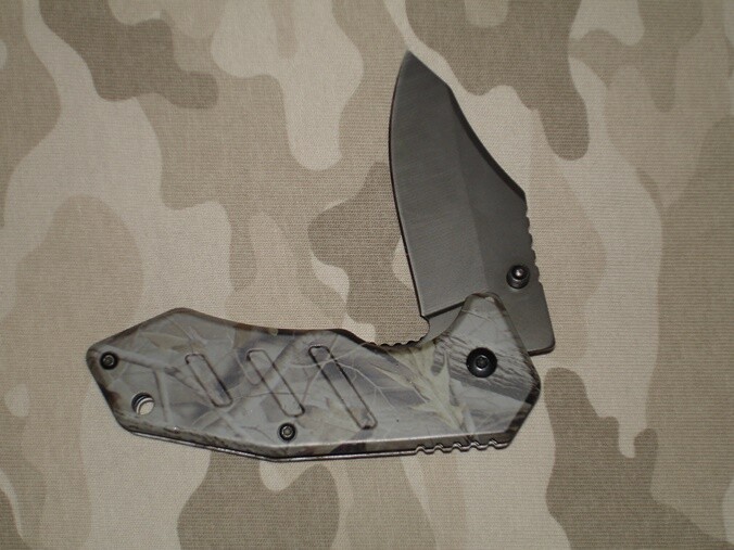 Folding Camoflauge Knife