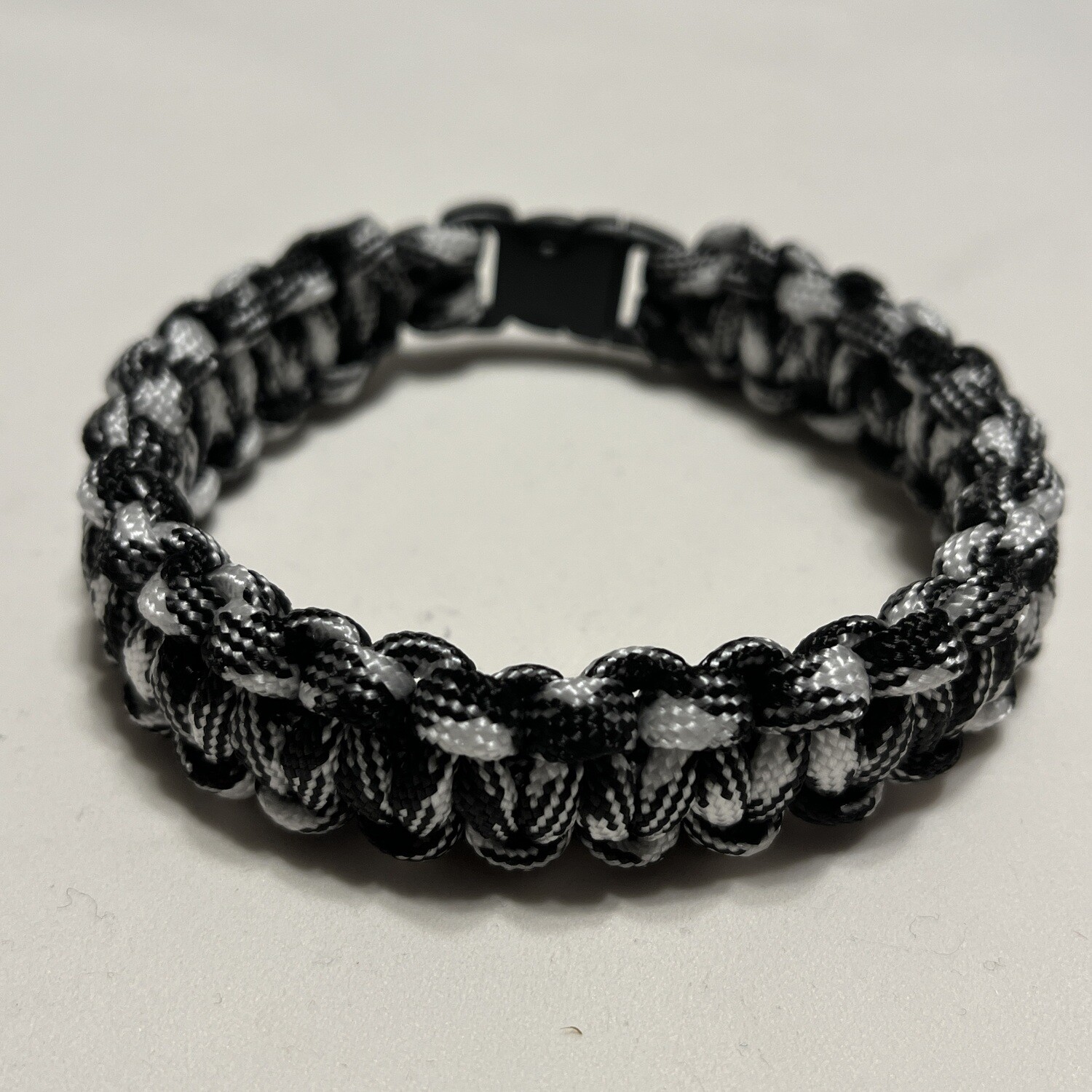 Black/White Paracord Bracelet