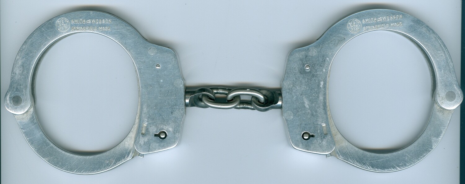 Smith &amp; Wesson 926 Airweight Handcuffs W/Box