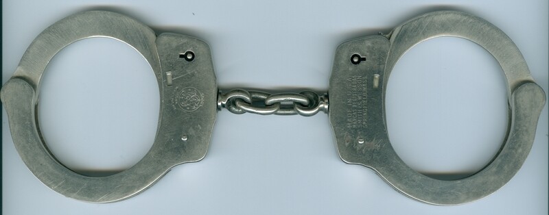 Smith &amp; Wesson 938 Handcuffs-Stainless
