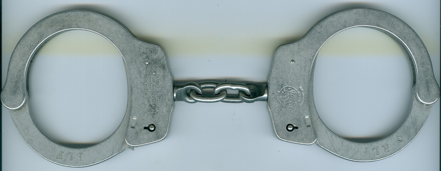 Smith &amp; Wesson 90 Handcuffs-Nickel