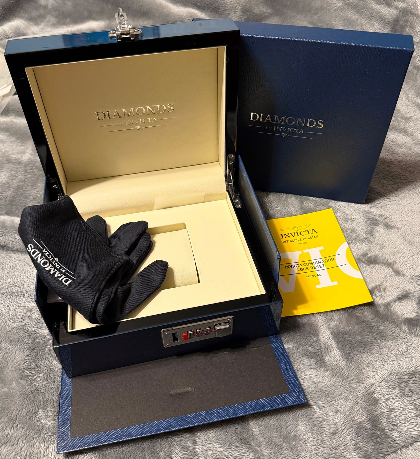 Invicta Locking Carbon Diamond Box