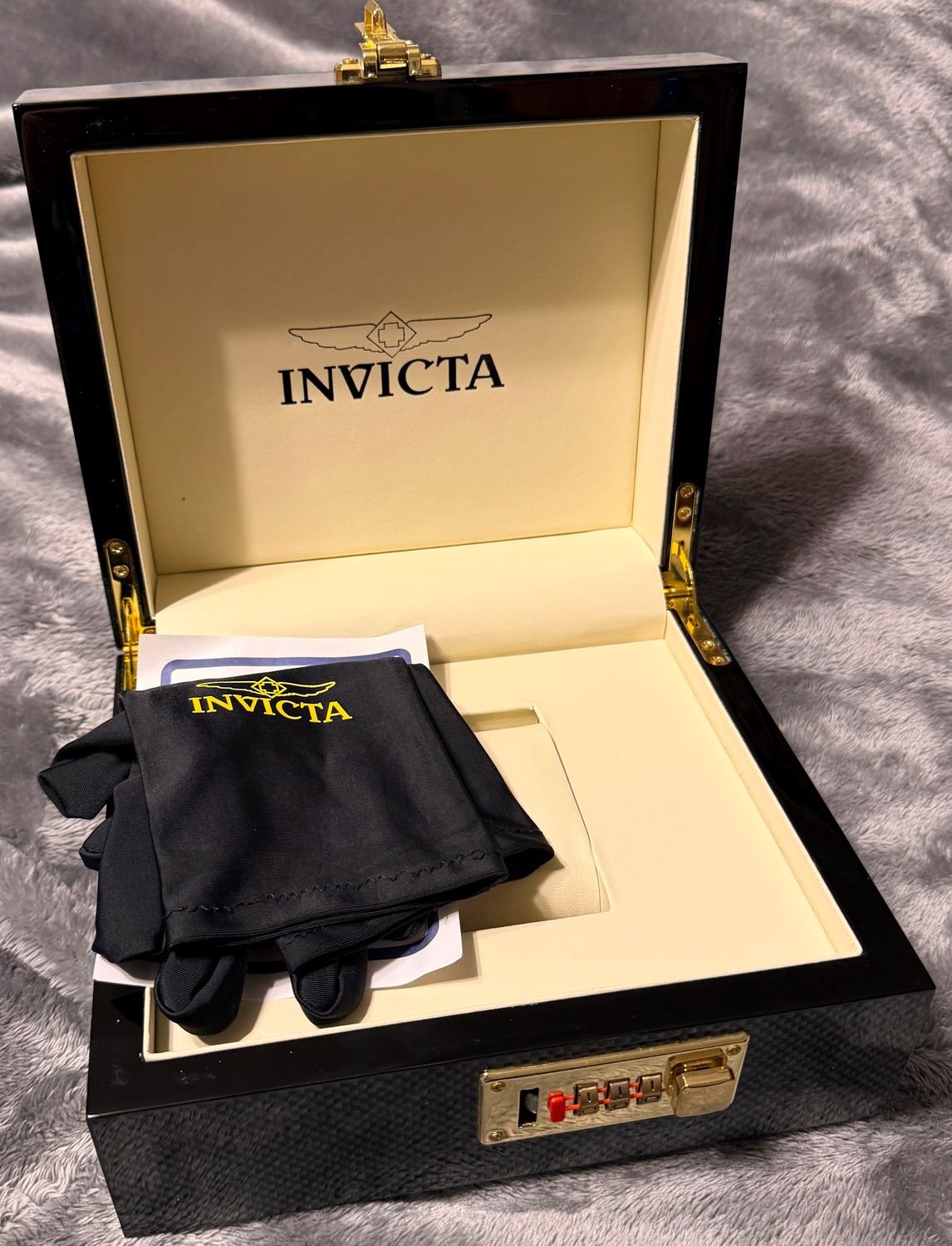 Invicta Locking Carbon Box
