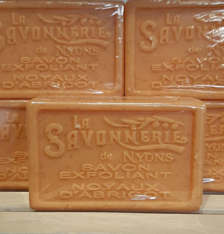 savon exfoliant au noyau d ' abricot
