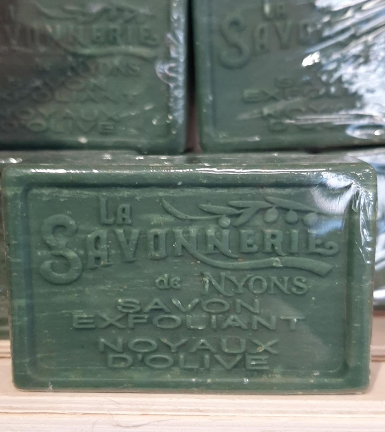 savon exfoliant aux noyaux d'olive savon exfoliant aux noyaux d'olive