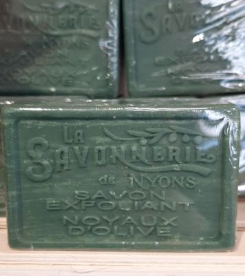 savon exfoliant aux noyaux d'olive