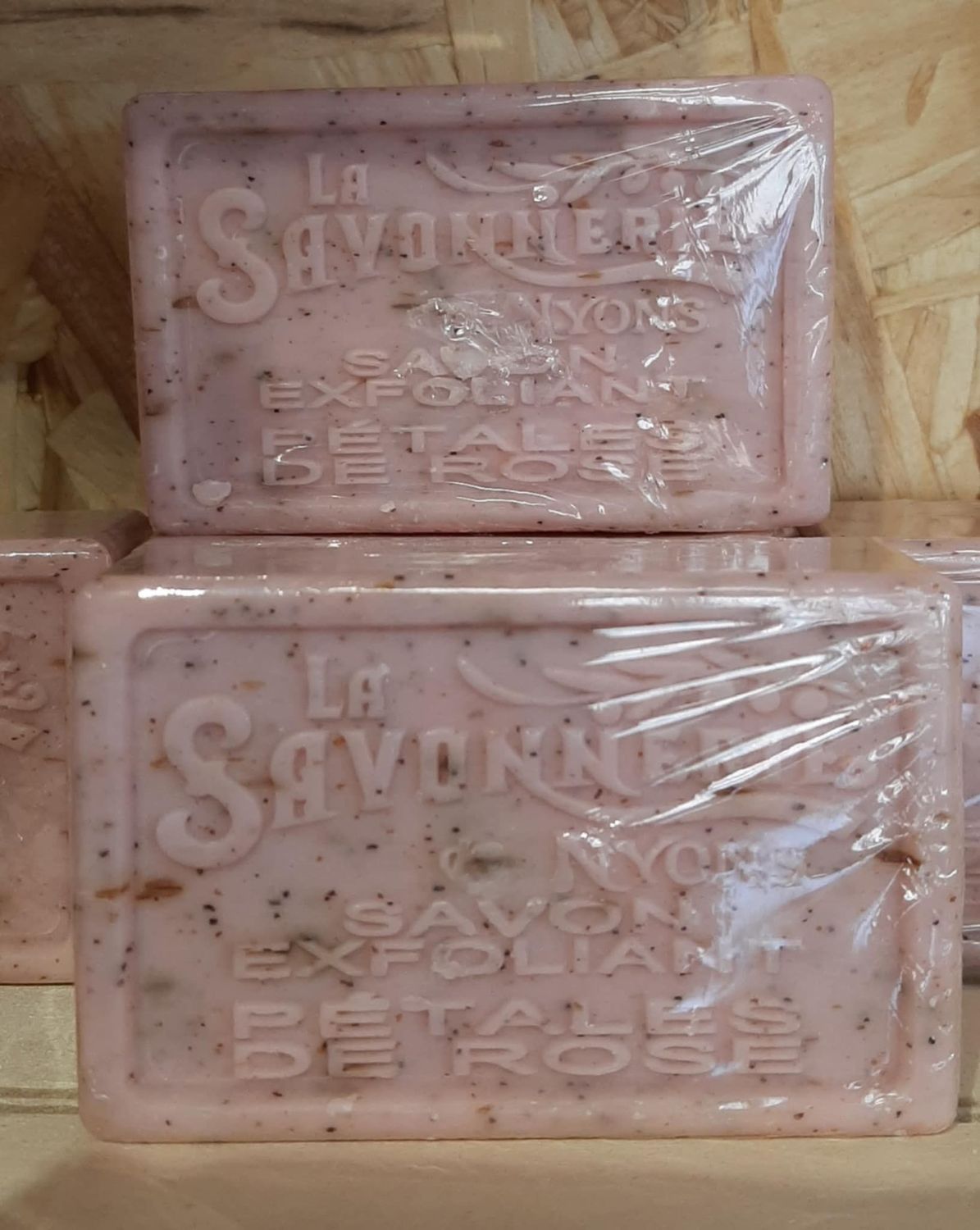 savon exfoliant aux pétales de roses