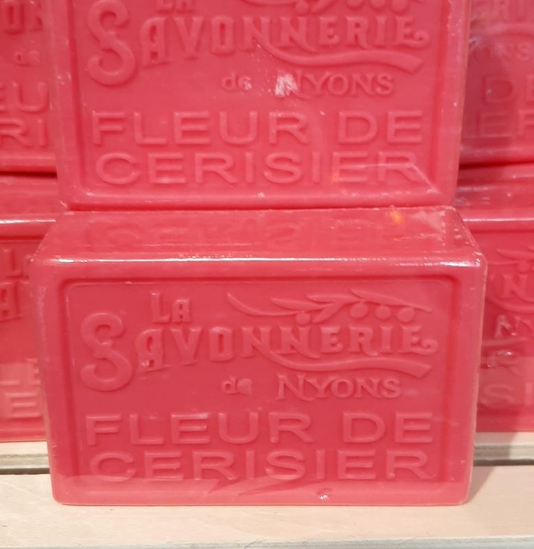 Savon parfumé à la fleur de Cerisier