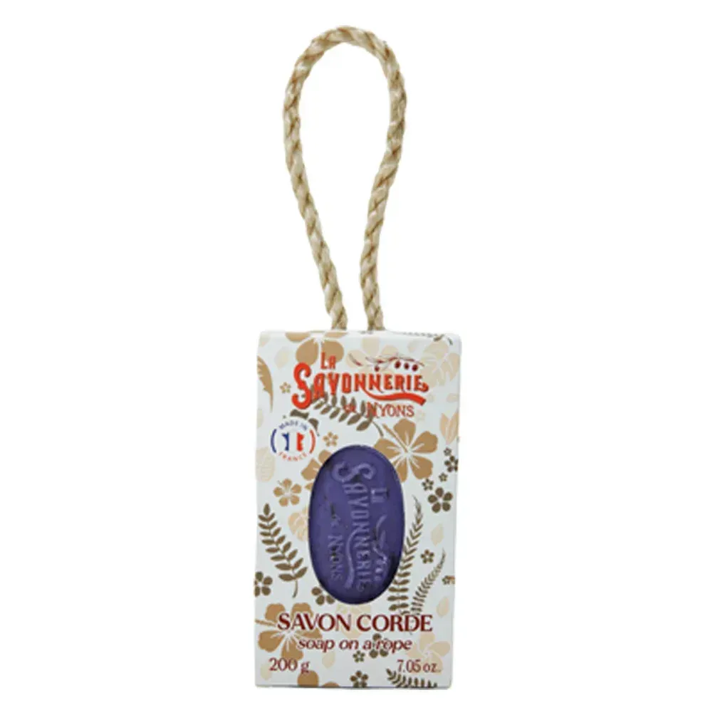 Savon exfoliant sur corde au Fleurs de Lavandin Savon exfoliant sur corde au Fleurs de Lavandin