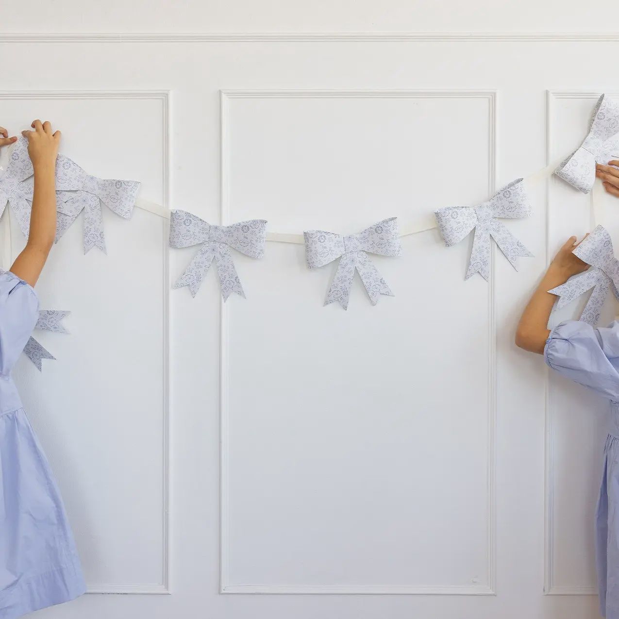Pembroke Floral Bow Banner
