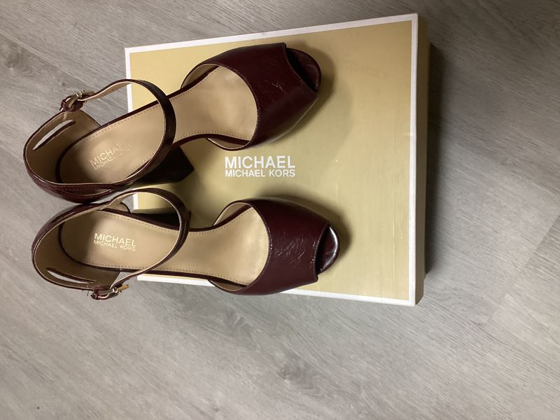 Micheal Kor’s burgundy shoe