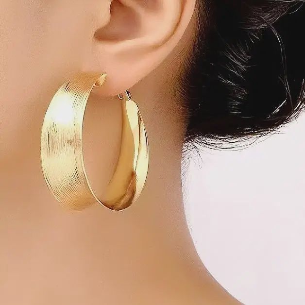 ELEGANT HOOPS