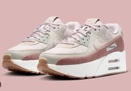NIKE AIR MAXX 90 LV8