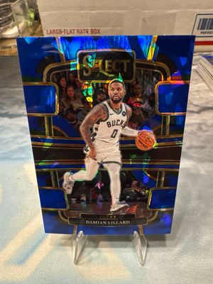 23-24 Select Basketball Damian Lillard Cracked Ice Prizm Milwaukee Bucks