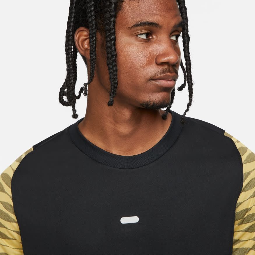 DRI-FIT STRIKE SS TOP (BLACK/GOLD)
