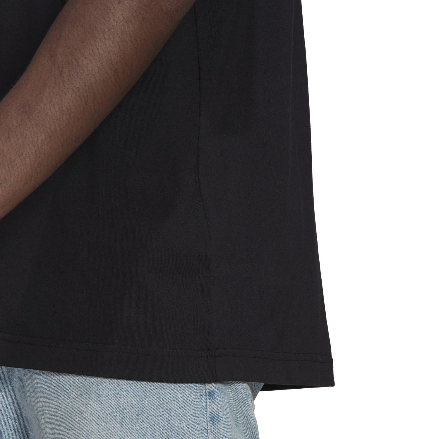 MANCHESTER UNITED 21/22 GRAPHIC TEE (BLACK) MANCHESTER UNITED 21/22 GRAPHIC TEE (BLACK)