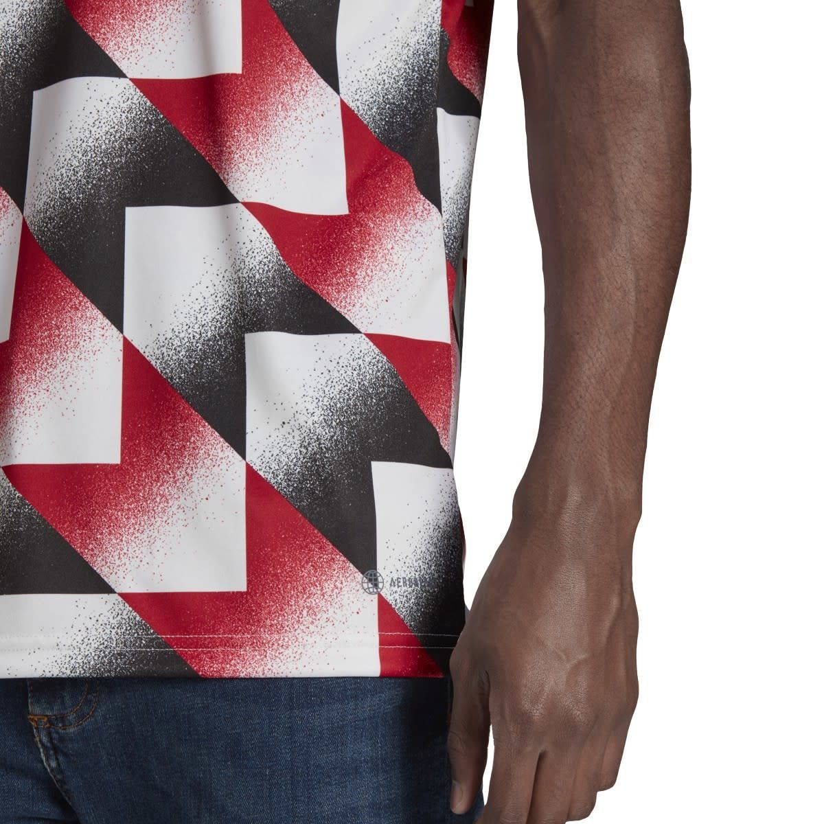 MANCHESTER UNITED 22/23 PREMATCH JERSEY (WHITE/BLACK/RED)