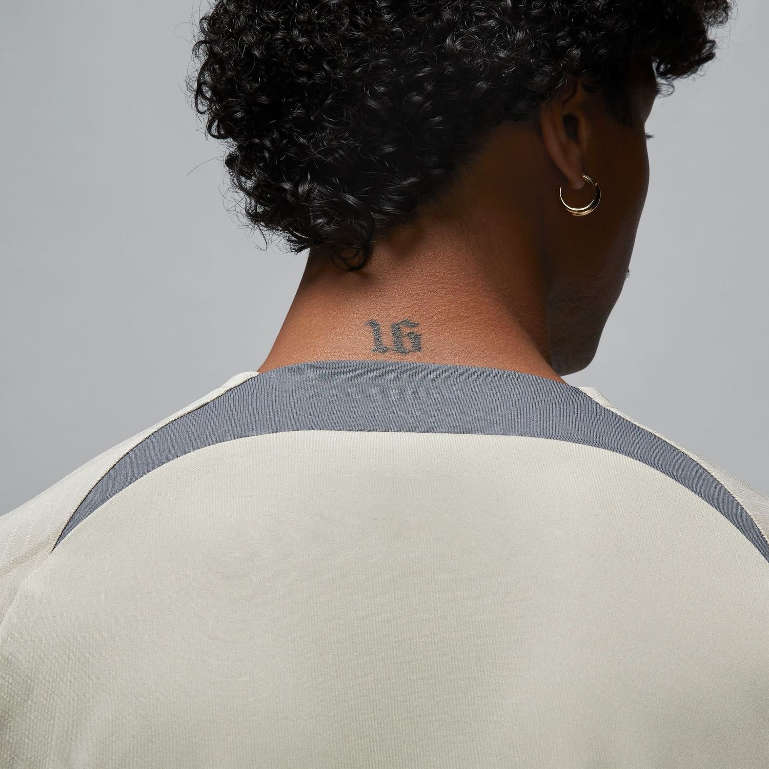 PSG 23/24 STRIKE TRAINING JERSEY (STONE)