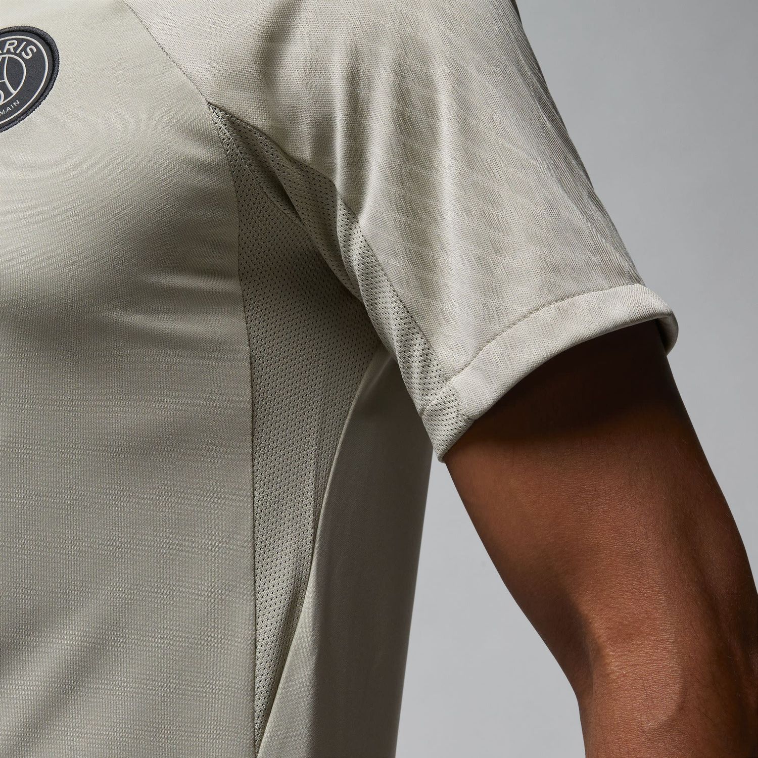 PSG 23/24 STRIKE TRAINING JERSEY (STONE)
