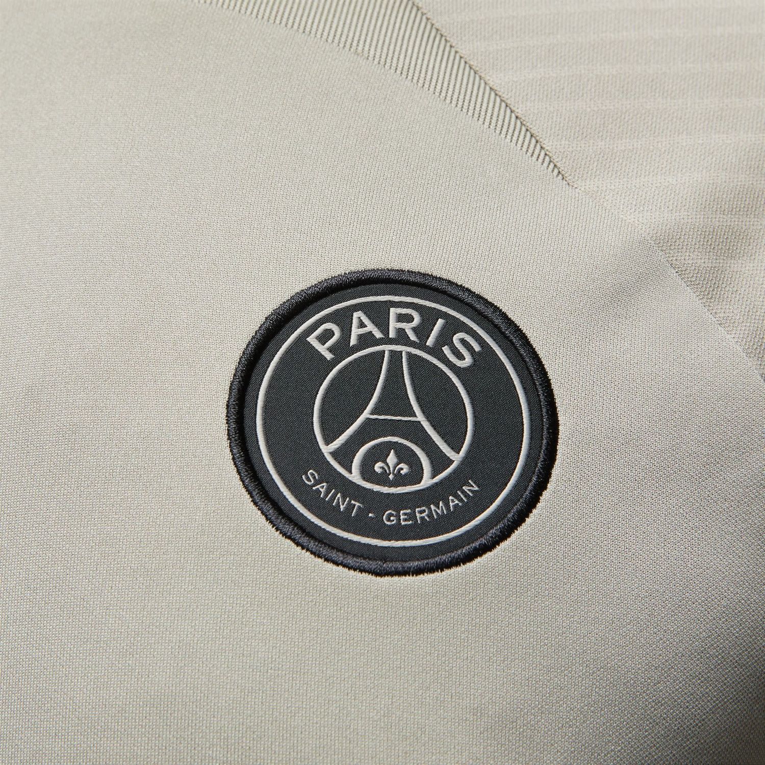 PSG 23/24 STRIKE TRAINING JERSEY (STONE)