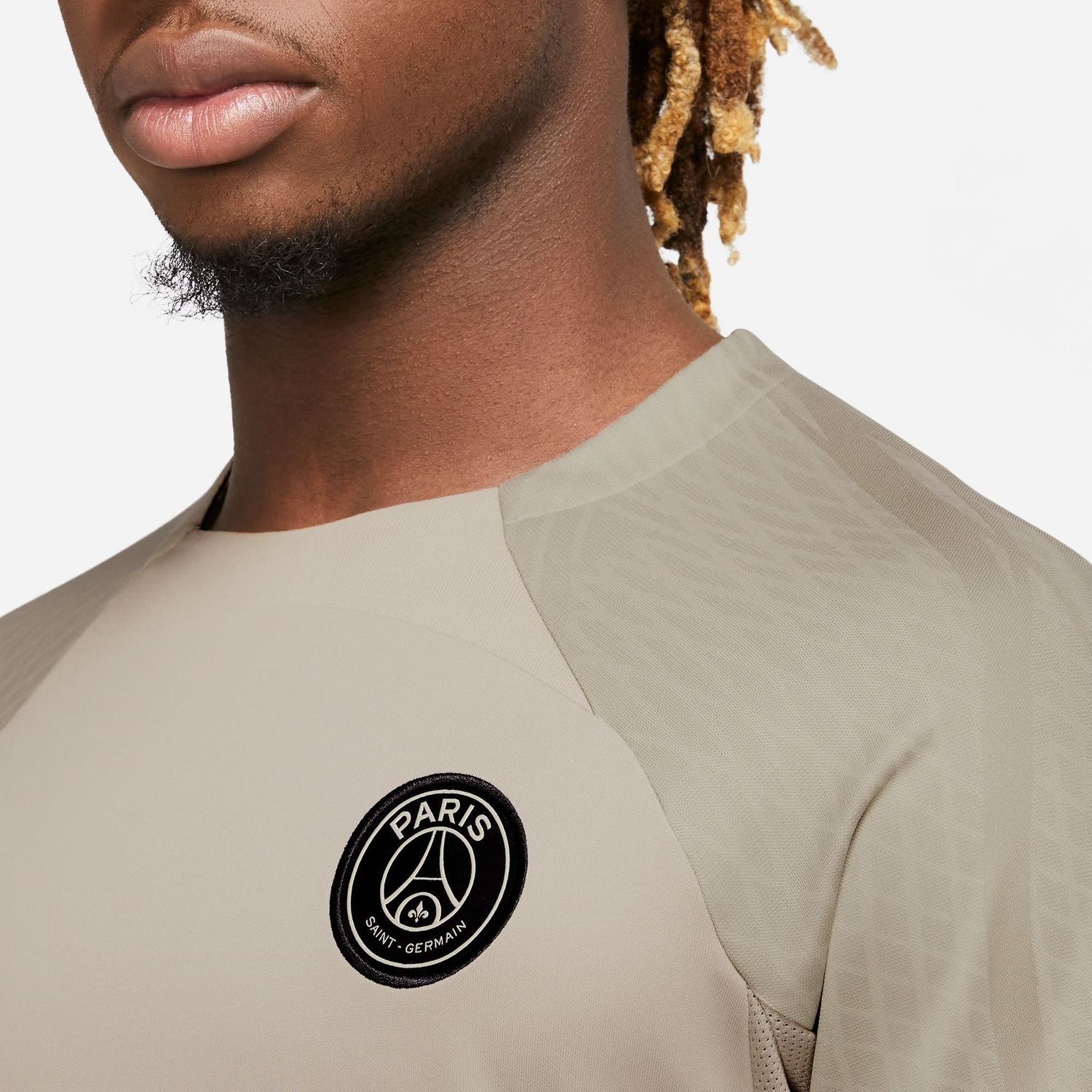 PSG 23/24 STRIKE TRAINING JERSEY (STONE)