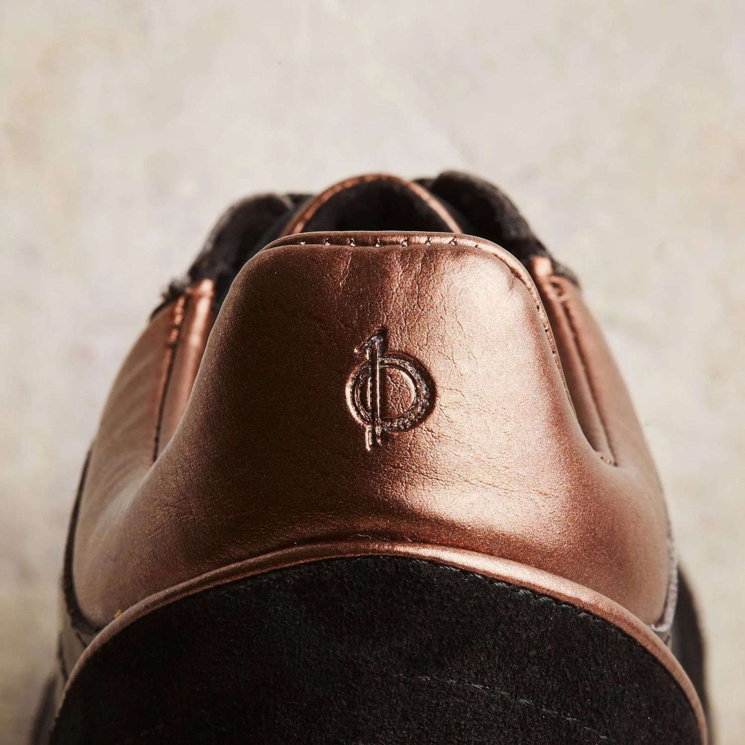 UNOZERO DOMINIO TURF (BLACK/GOLD)