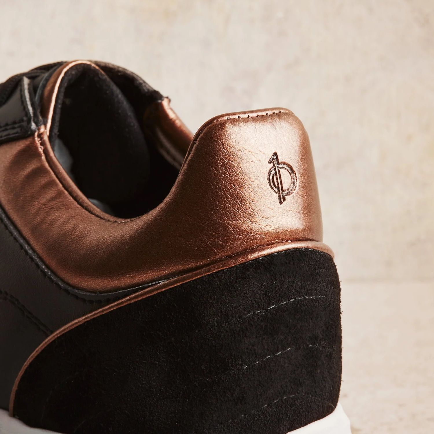 UNOZERO DOMINIO TURF (BLACK/GOLD)