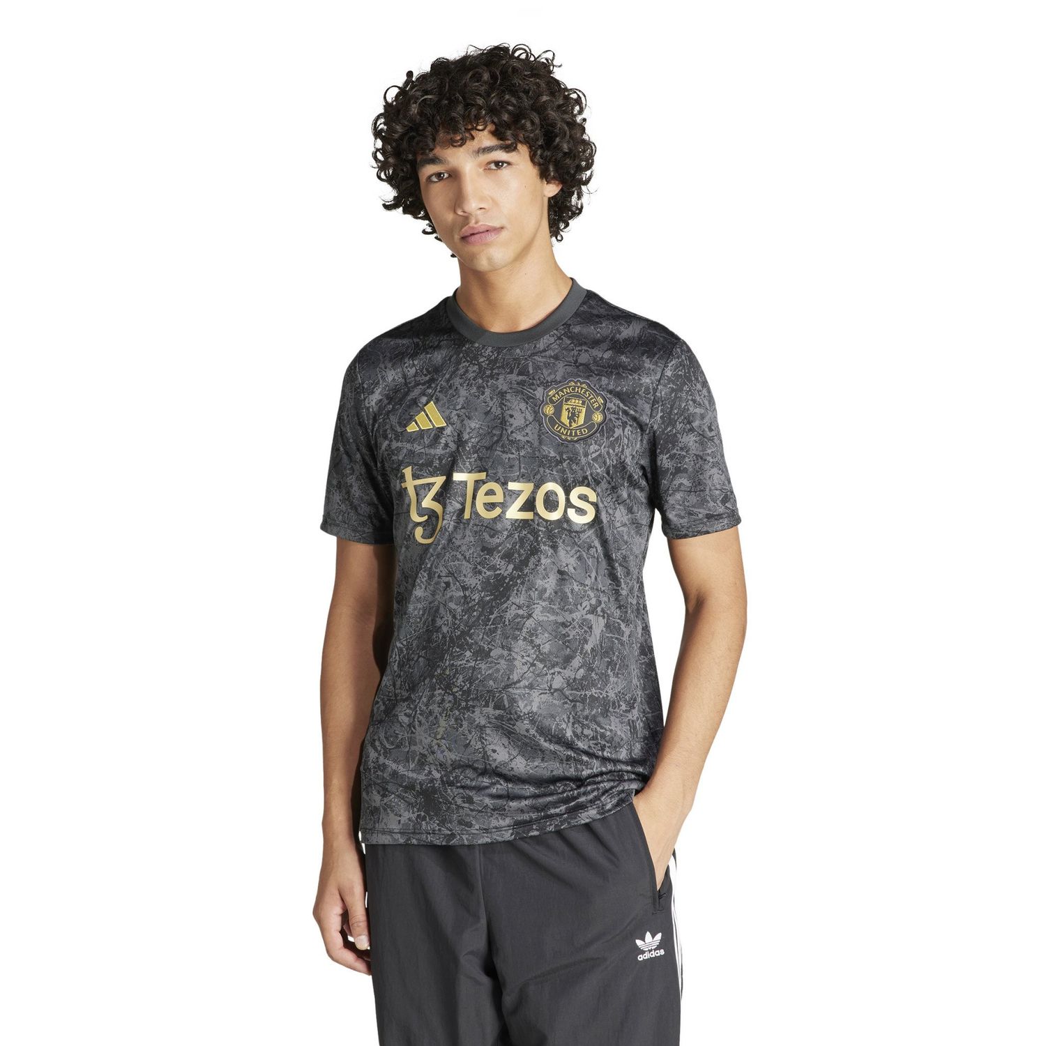 MANCHESTER UNITED 23/24 STONE ROSES PREMATCH JERSEY (BLACK/GOLD)