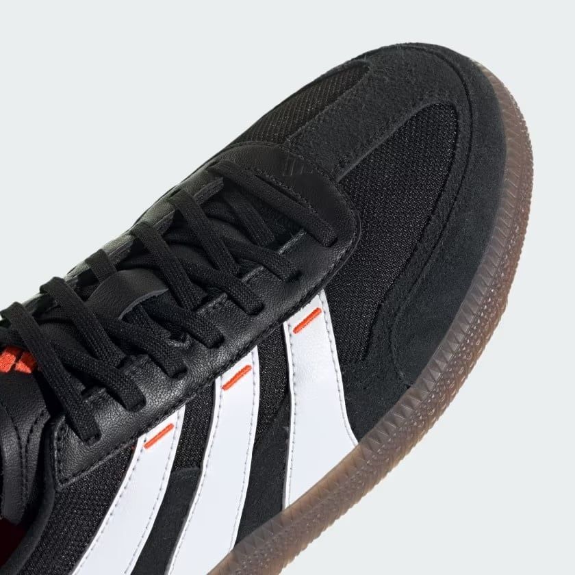 PREDATOR FREESTYLE IN (BLACK/WHITE)