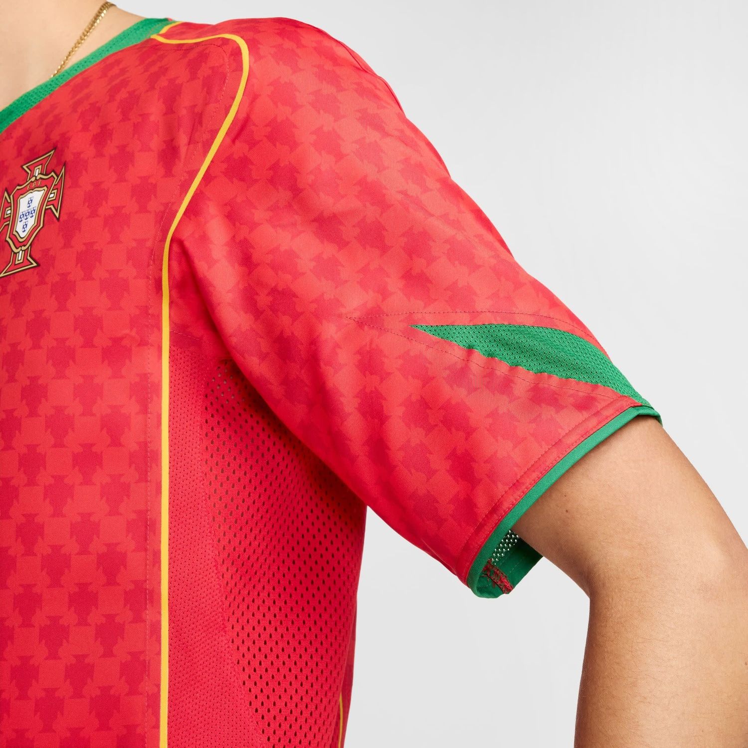 PORTUGAL REISSUE AUTHENTIC HOME JERSEY (RED)