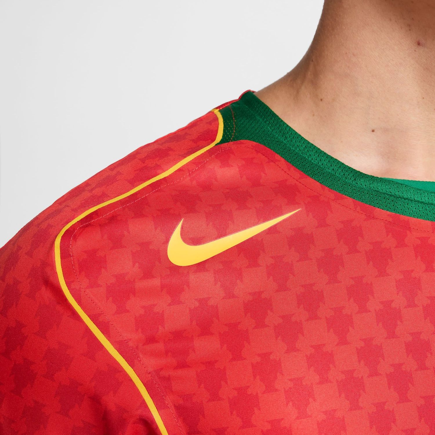 FIGO PORTUGAL REISSUE AUTHENTIC HOME JERSEY (RED)