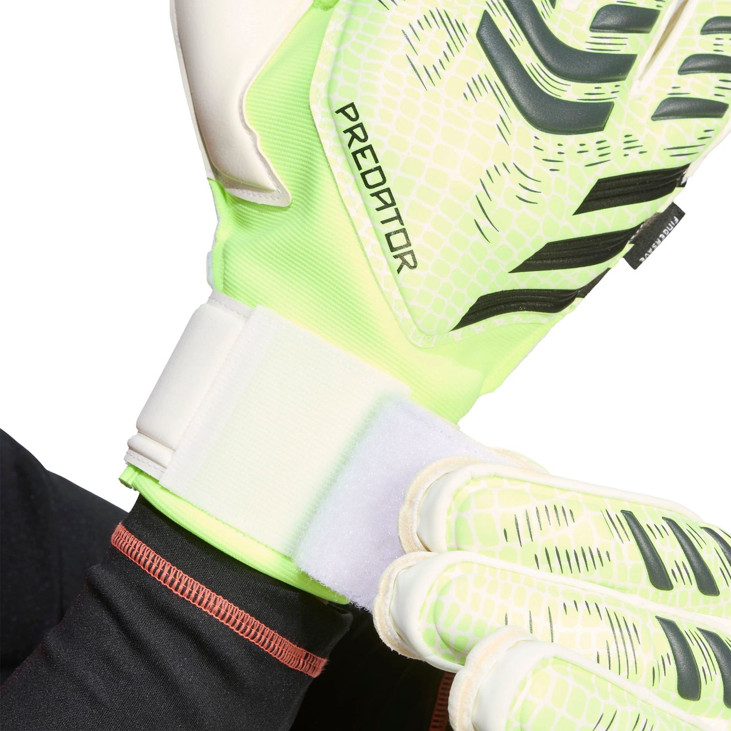 PREDATOR MATCH FS GLOVES (VOLT/BLACK)