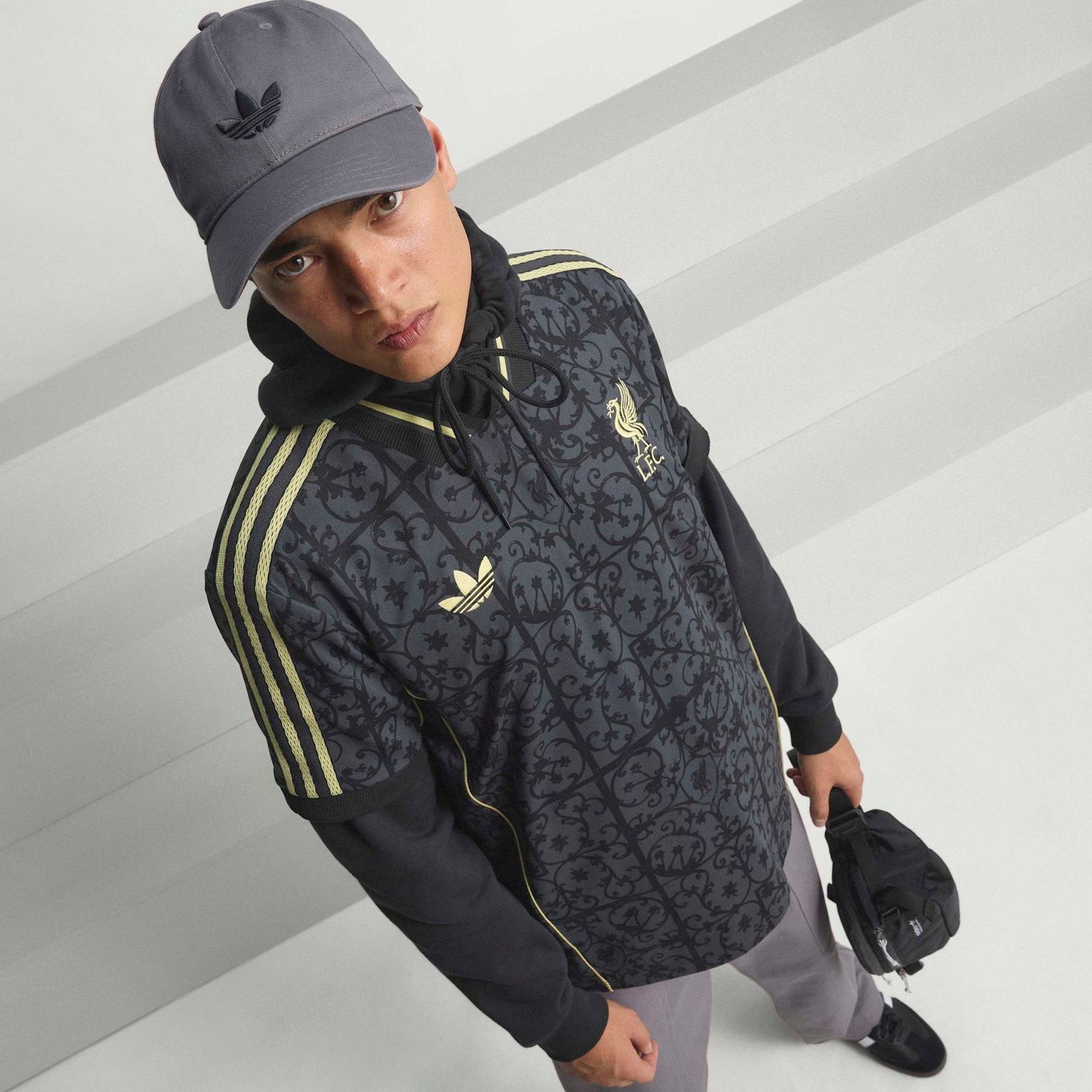 LIVERPOOL 25/26 LFSTLR JERSEY (BLACK/GOLD)