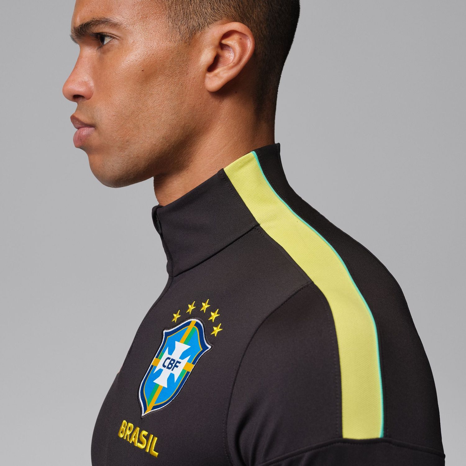 BRAZIL 2026 JORDAN STRIKE DRILL TOP (BLACK/YELLOW)
