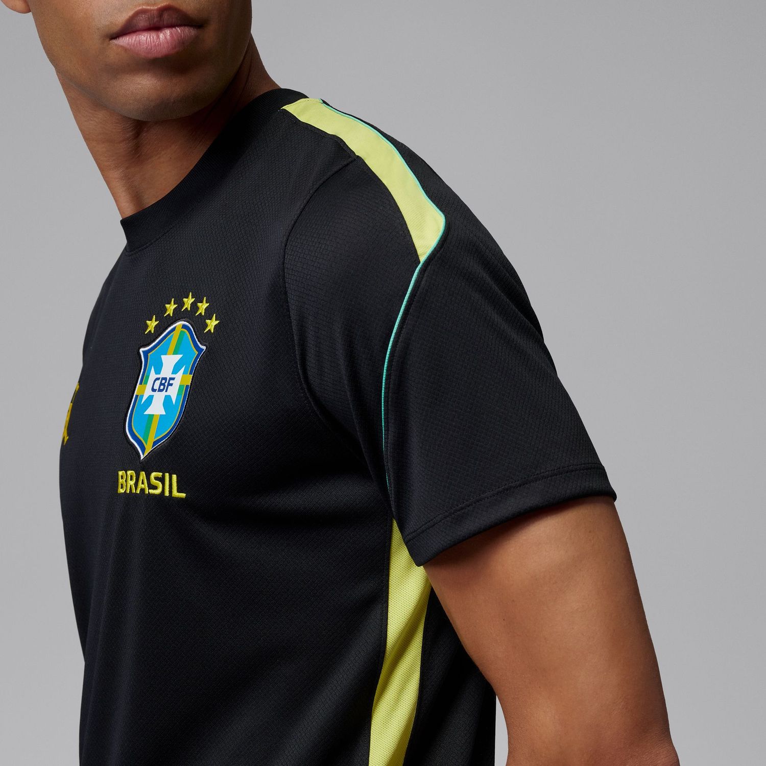 BRAZIL 2026 JORDAN STRIKE TRAINING JERSEY (BLACK)